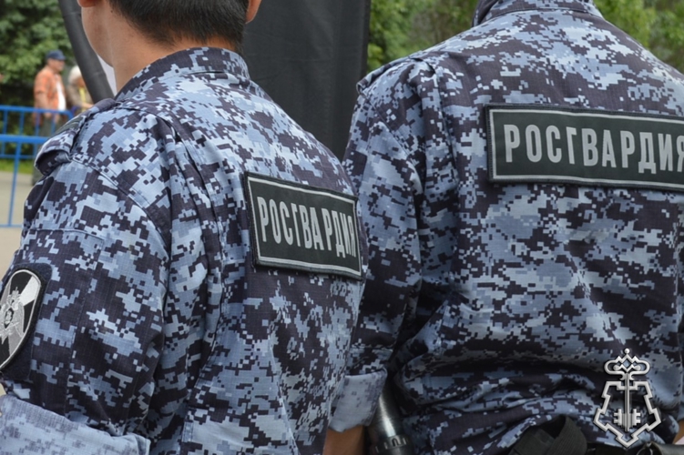 Сотрудники Росгвардии задержали в Абакане находящегося в розыске мужчину 