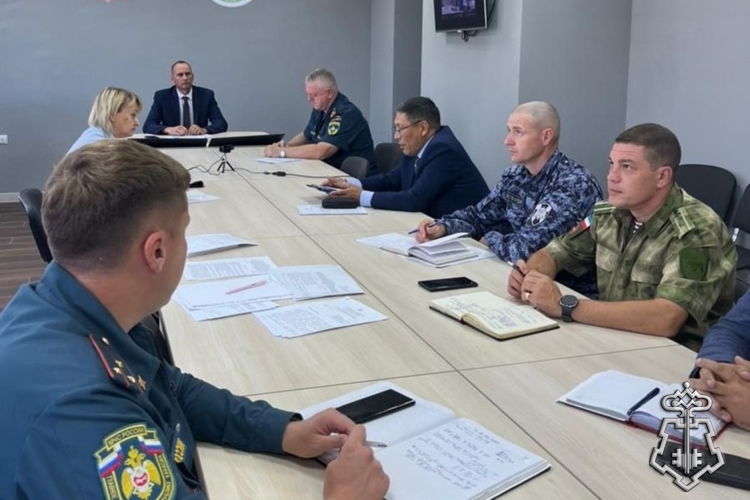 Сотрудники вневедомственной охраны Росгвардии участвует в проверке готовности объектов образования Хакасии к новому учебному году