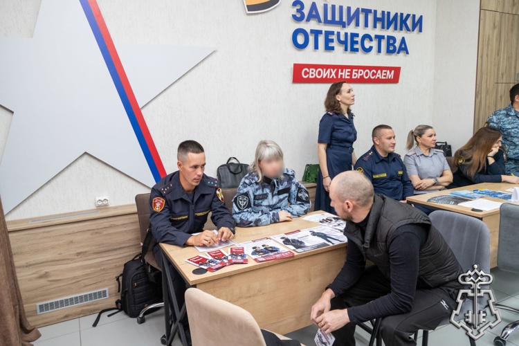 Представители вневедомственной охраны приняли участие в проведении в Хакасии ярмарки вакансий для ветеранов СВО и их семей 