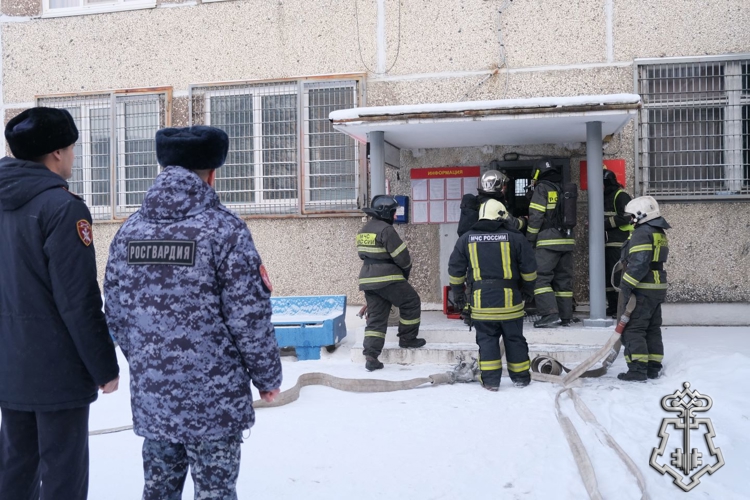Совместное пожарно-тактическое занятие Росгвардии и МЧС прошло в Саяногорске