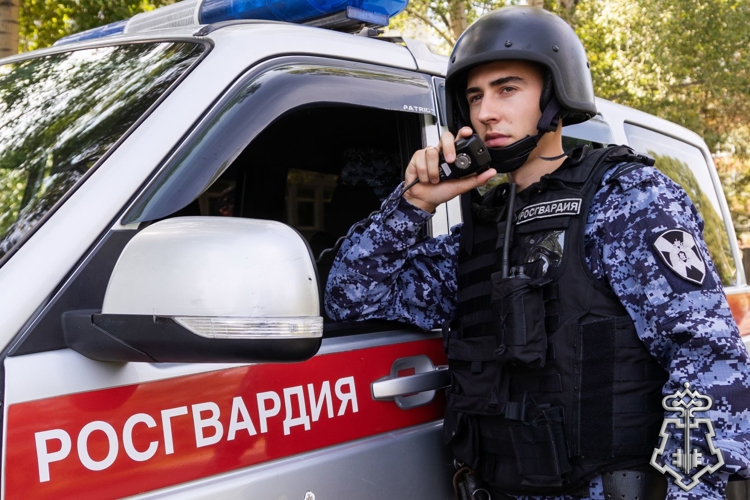 Более 2400 подозреваемых задержали сотрудники вневедомственной охраны Росгвардии в городах Хакасии за 2025 год
