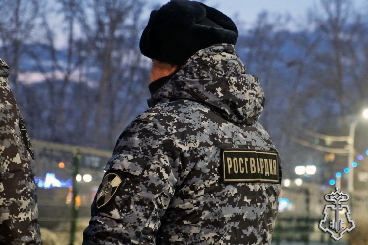 Сотрудники Росгвардии в Саяногорске оперативно нашли и вернули родителям потерявшегося ребенка 