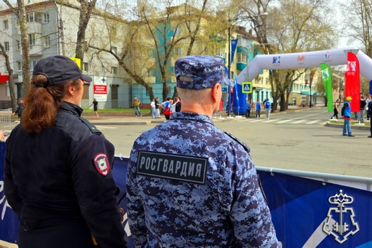 Росгвардейцы приняли участие в обеспечении безопасности первомайских праздничных мероприятий в Хакасии