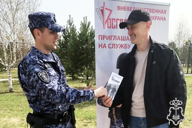 Росгвардейцы приняли участие в обеспечении безопасности первомайских праздничных мероприятий в Хакасии