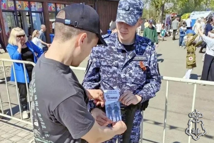Сотрудники вневедомственной охраны Росгвардии провели для жителей Хакасии профориентационные и патриотические встречи