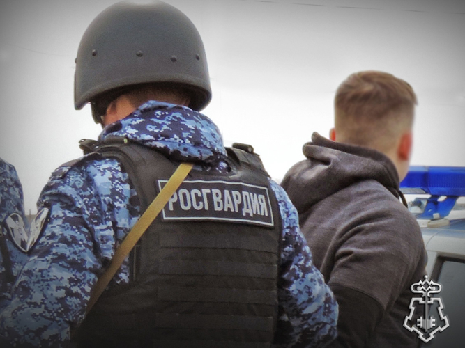 В Абакане росгвардейцы задержали подозреваемых в краже денег с банковской карты