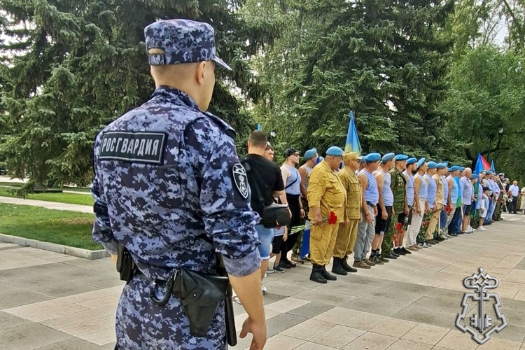При участии вневедомственной охраны Росгвардии в Хакасии обеспечена безопасность празднования Дня воздушно-десантных войск (фото)