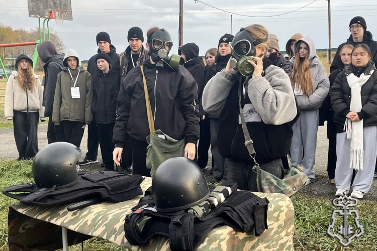 Сотрудники вневедомственной охраны Росгвардии познакомили участников сборов «Алыптар» со своей профессией