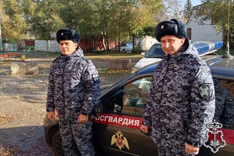  В Абакане росгвардейцы за 15 минут разыскали потерявшегося ребенка 