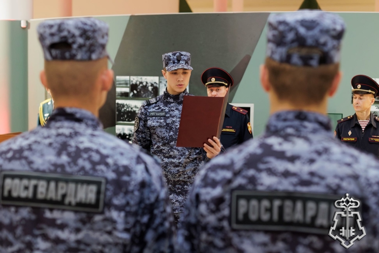 В Хакасии молодые сотрудники вневедомственной охраны Росгвардии присягнули на верность Отечеству 