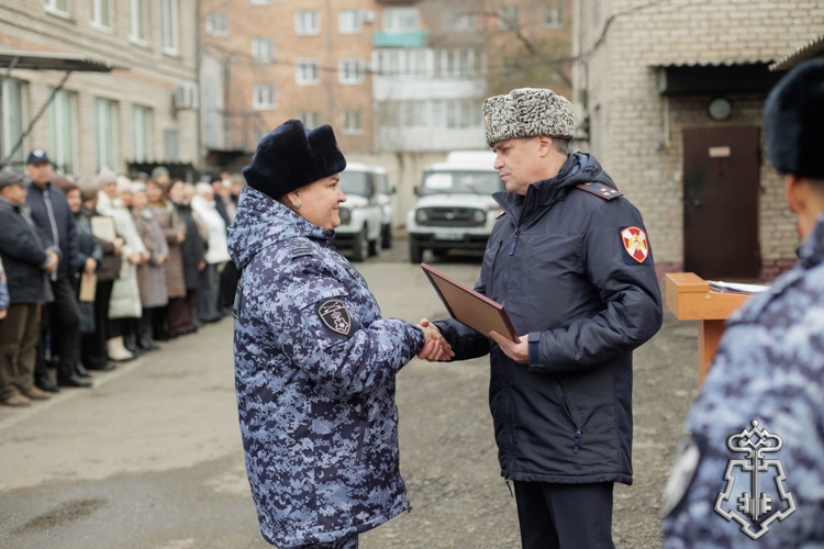 В Хакасии сотрудникам вневедомственной охраны Росгвардии вручены региональные и ведомственные награды